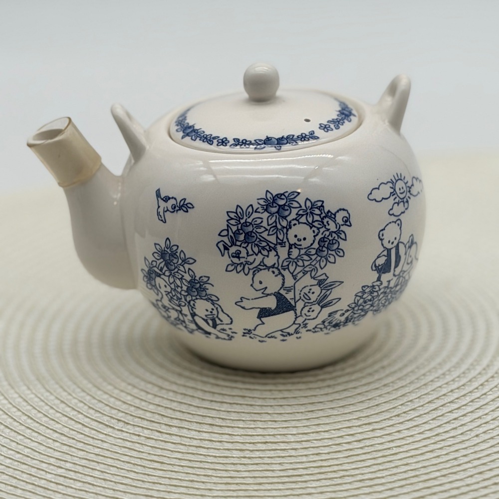 Vintage Style Blue‎ and White Bear Forest Ceramic Teapot with Lid Kawaii Nikko